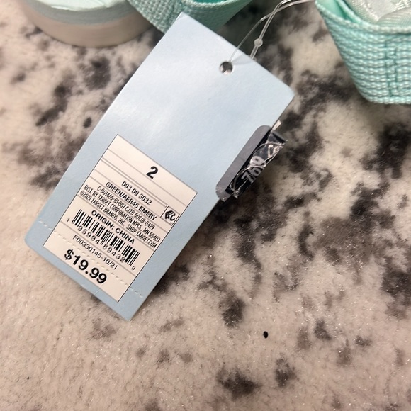 NWT Girls Cat & Jack Velcro Sandals - Picture 2 of 5